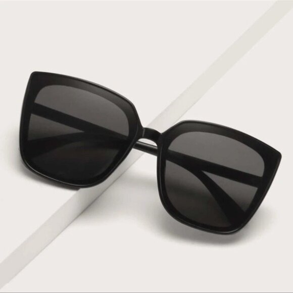 Black Oversized Square Retro Sunglasses Tinted New with Case - Picture 1 of 5